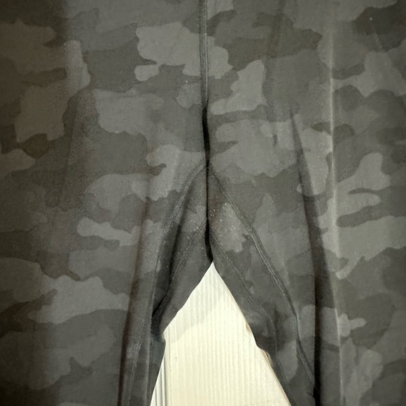 Athleta Camo Salutation Jogger Grey Sz M athletic Yoga Sport - Picture 6 of 6